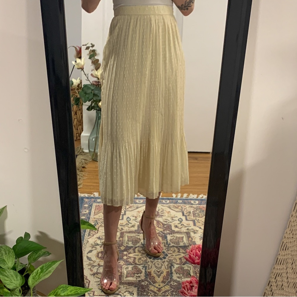 Lulu*s ‘Pleated MIDI Skirt’ Cream XS *NWT*